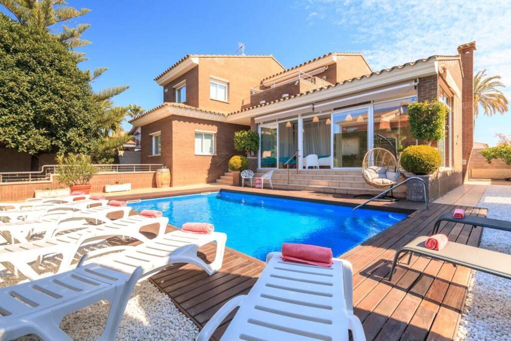 Villa Wine Experience Cambrils - Wine, Art & Games Екстериор снимка
