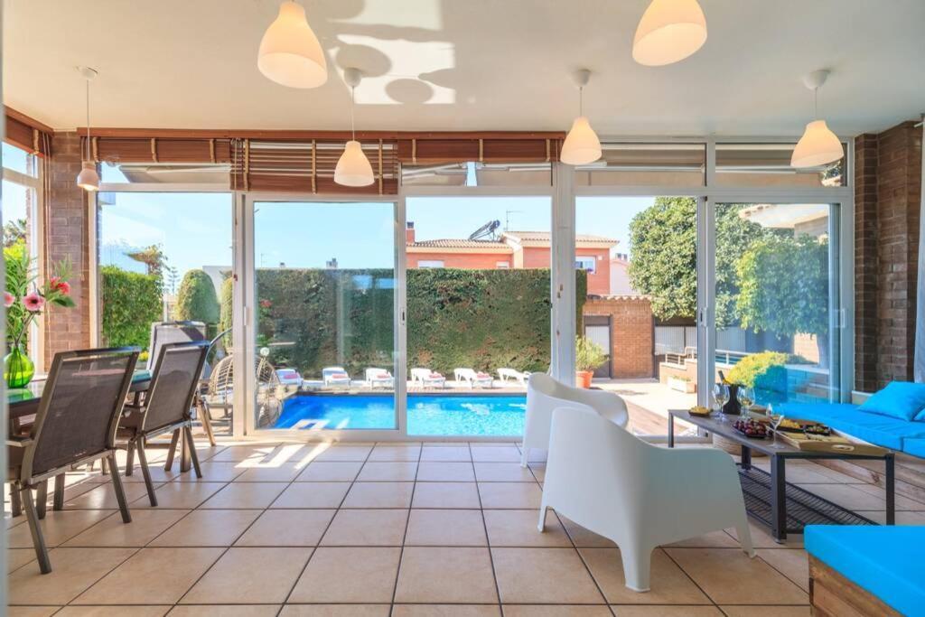 Villa Wine Experience Cambrils - Wine, Art & Games Екстериор снимка