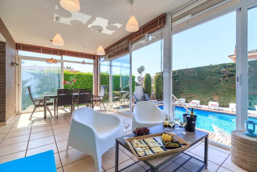 Villa Wine Experience Cambrils - Wine, Art & Games Екстериор снимка
