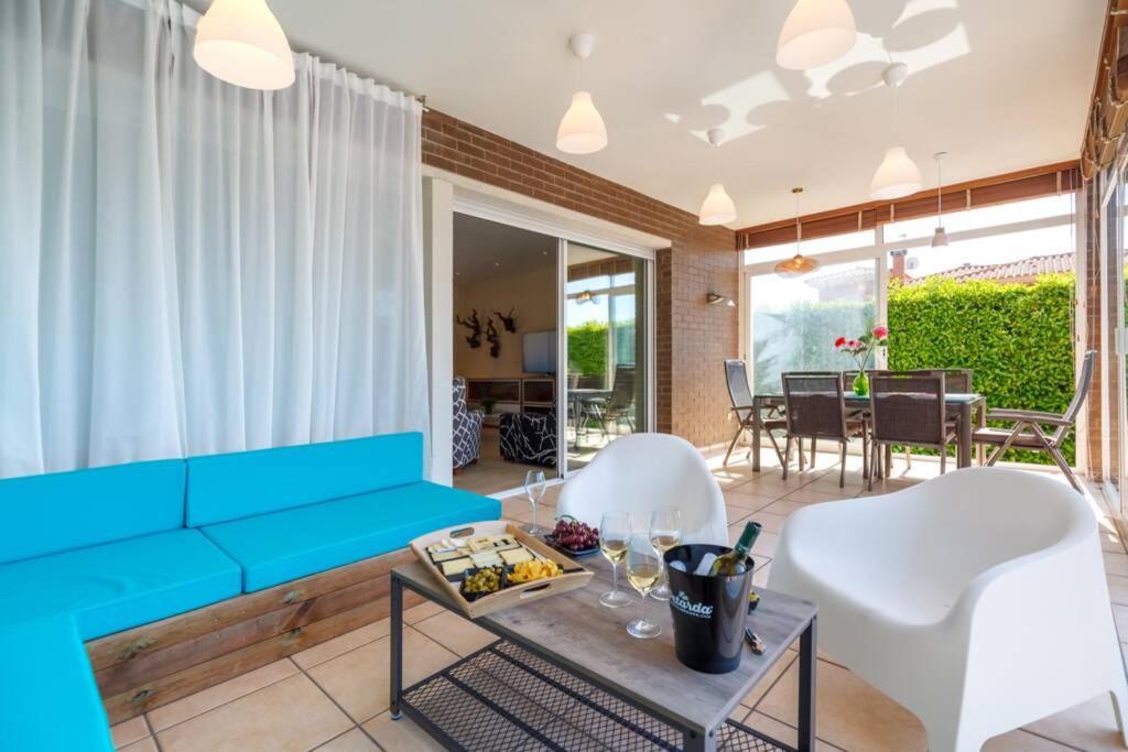 Villa Wine Experience Cambrils - Wine, Art & Games Екстериор снимка